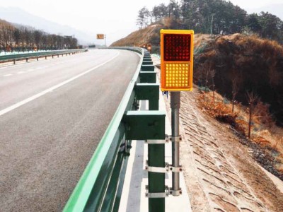 抚顺市雾天行车安全诱导装置 智慧太阳能雾灯报价图4