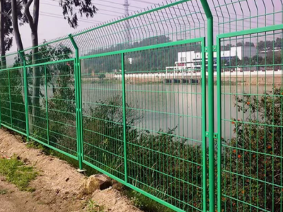 高速路道路隔离双边护栏网框架护栏网隔离防护铁路隔离栅栏护栏网图2