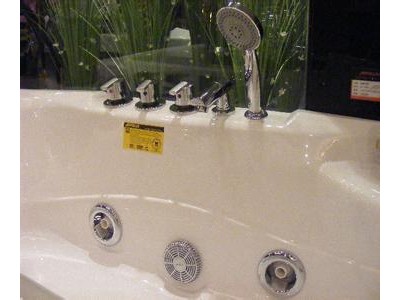 上海普陀区中潭路就近维修华美嘉浴缸漏水图3